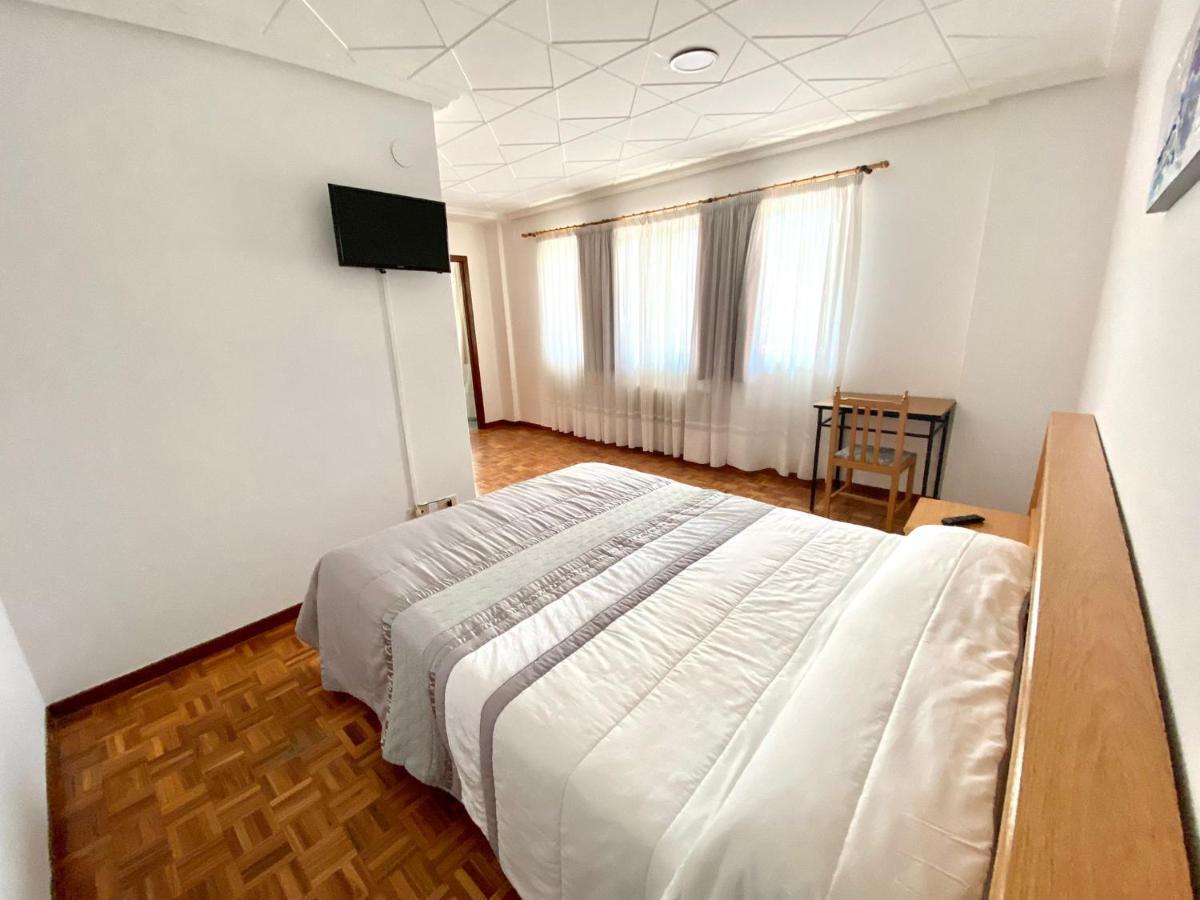 Garden Lodge Hostal Evencio Ribadavia Zewnętrze zdjęcie