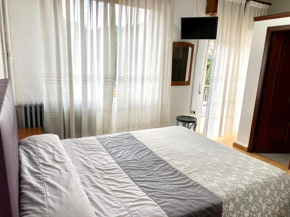 Garden Lodge Hostal Evencio Ribadavia Zewnętrze zdjęcie