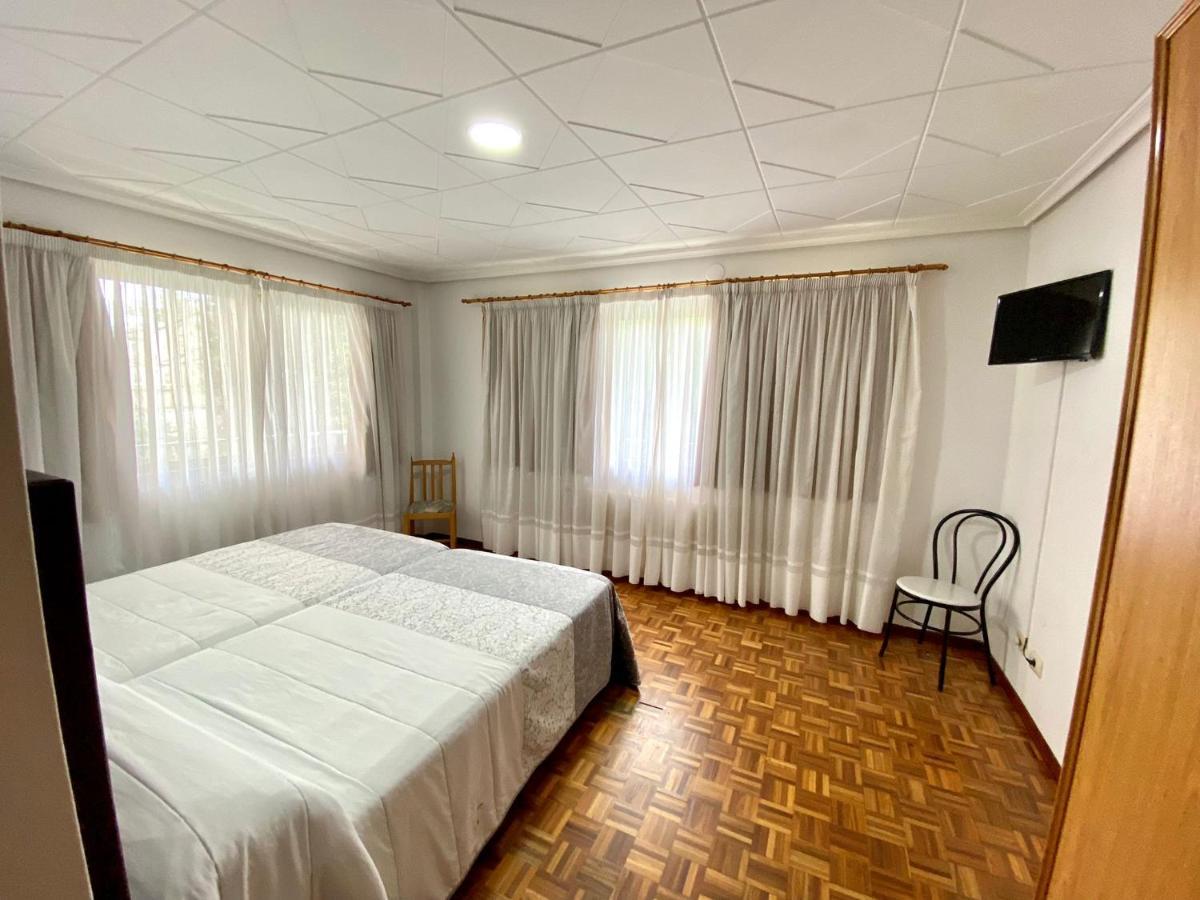 Garden Lodge Hostal Evencio Ribadavia Zewnętrze zdjęcie