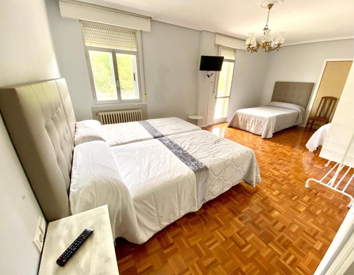 Garden Lodge Hostal Evencio Ribadavia Zewnętrze zdjęcie