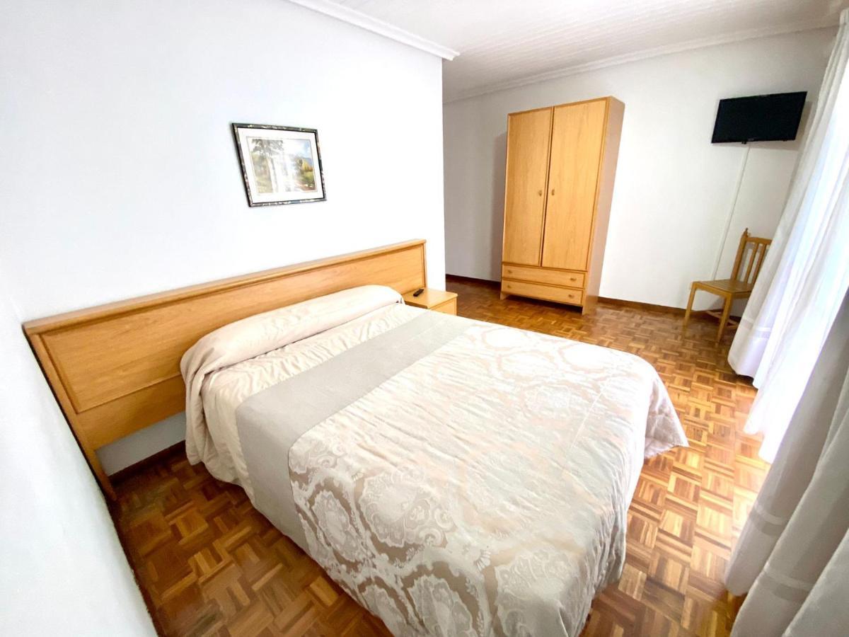 Garden Lodge Hostal Evencio Ribadavia Zewnętrze zdjęcie