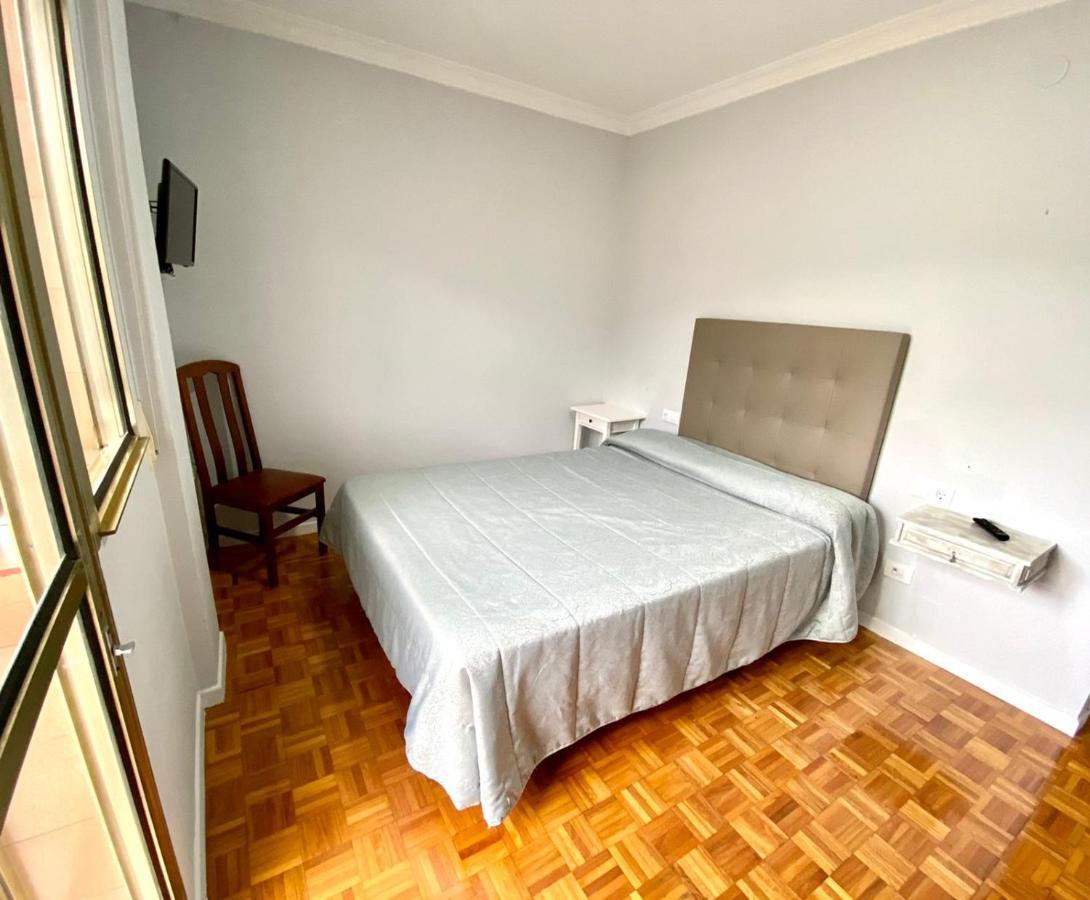 Garden Lodge Hostal Evencio Ribadavia Zewnętrze zdjęcie