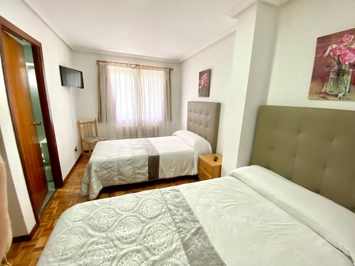 Garden Lodge Hostal Evencio Ribadavia Zewnętrze zdjęcie
