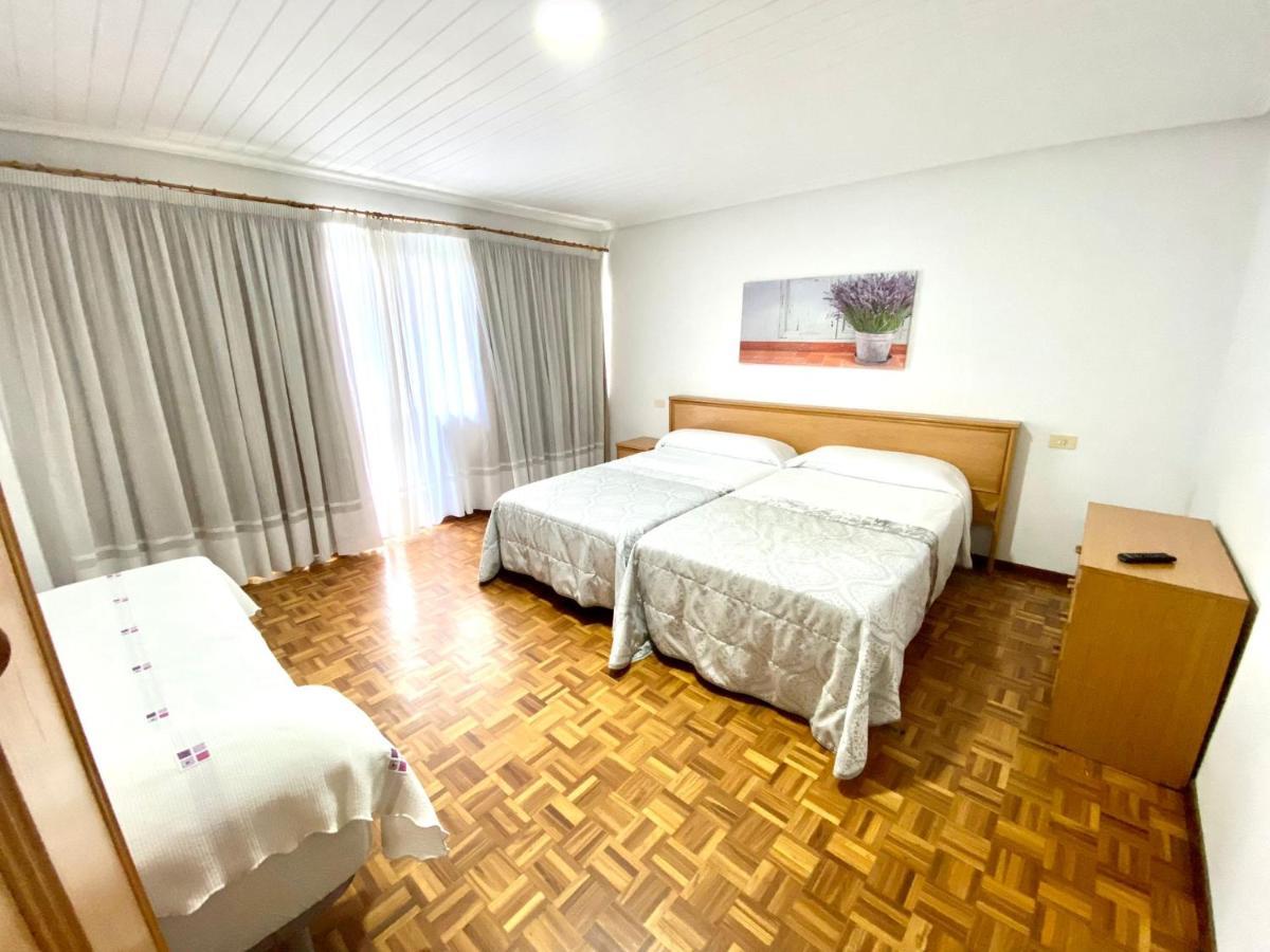 Garden Lodge Hostal Evencio Ribadavia Zewnętrze zdjęcie